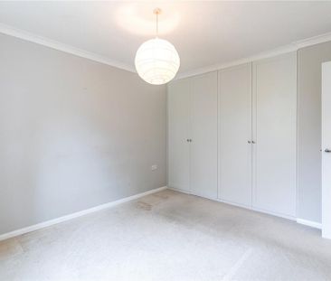 3 bedroom end of terrace house to rent - Photo 2