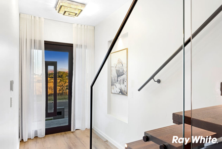 LUXURIOUS Five Bedroom Duplex Facing the Upcoming Park - Close to Tallawong Metro Station! - Photo 4