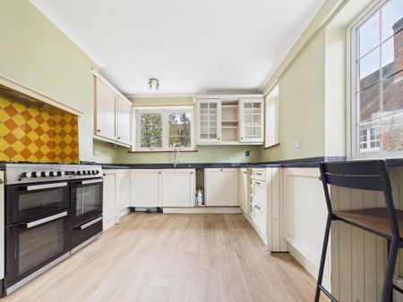 4 bedroom semi-detached house to rent - Photo 2