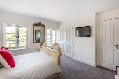 4 bedroom semi-detached house to rent - Photo 2