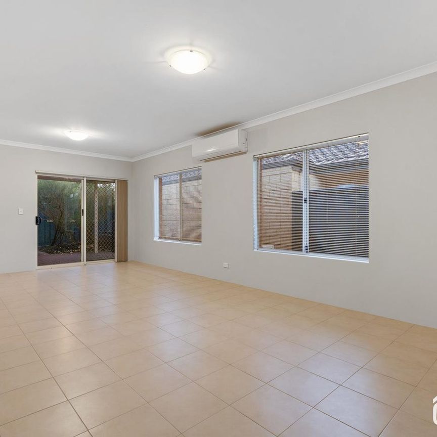 BYFORD - 3X2 - LOW-MAINTENANCE FAMILY HOME OPPOSITE PARKLAND - Photo 1