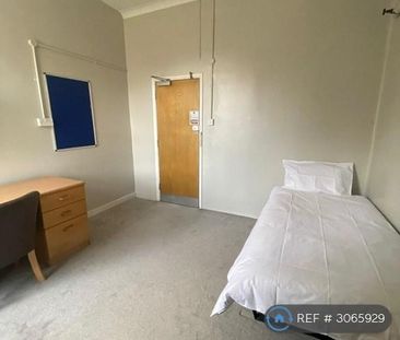 1 bedroom in a flat share to rent - Photo 1