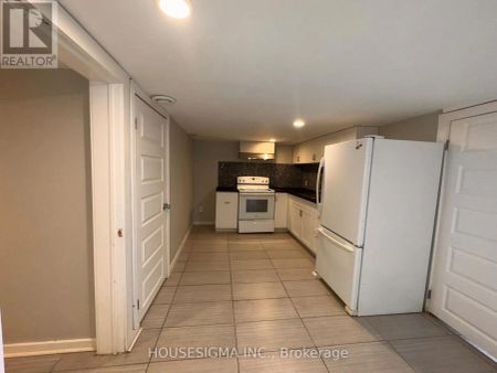 1227 TRAFALGAR STREET S - Photo 5