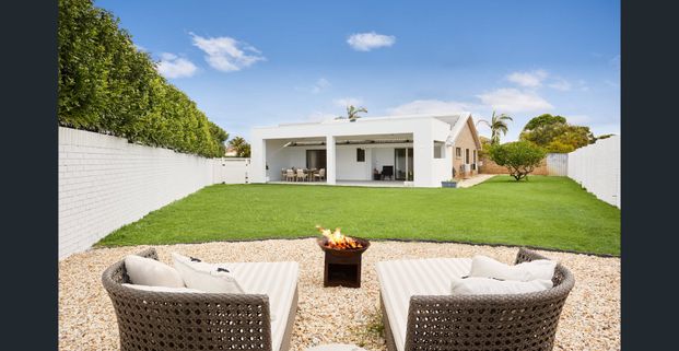 Bright, Spacious Family Living in the Heart of Mermaid Waters - Photo 1