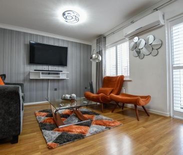 4 bedroom end of terrace house to rent - Photo 1