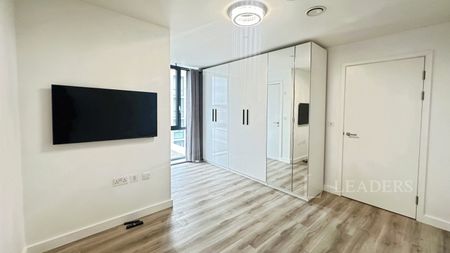 2 bedroom flat to rent Calibra Court -2-Bed Top Floor Flat-Allocated Parking- LU2 - Photo 3