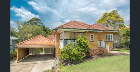 Dual Living Home in a fantastic suburb - Photo 3