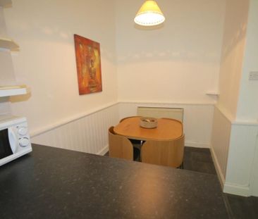 3 bedroom flat to rent - Photo 2