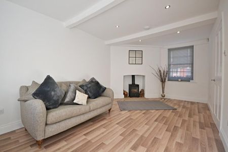 2 bedroom semi-detached house to rent - Photo 2