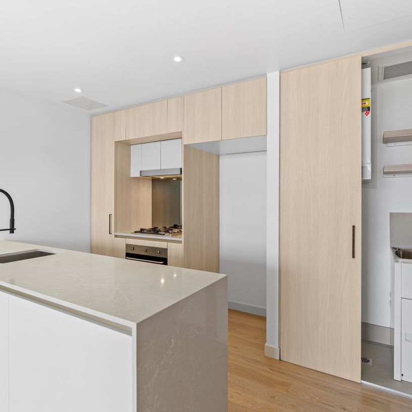 Sunny, Stylish & Effortlessly Convenient! - Photo 1