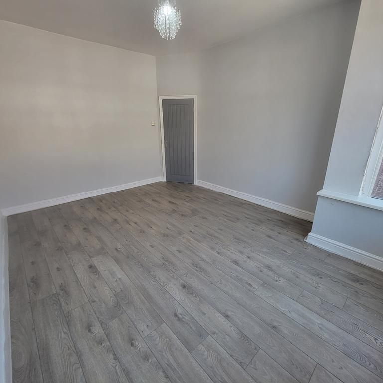 4 bedroom terraced house to rent - Photo 1