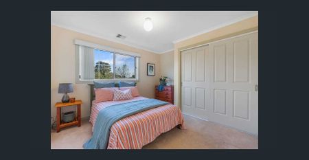 Spacious North facing townhouse - Photo 3