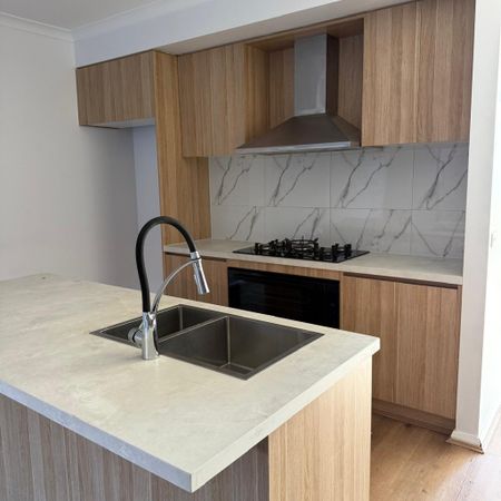 Beautiful Double Storey Townhome For Lease in Truganina - Photo 3