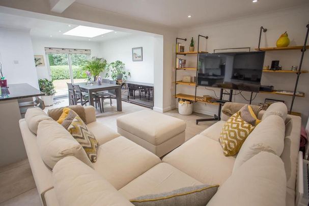 4 bedroom detached house to rent - Photo 1