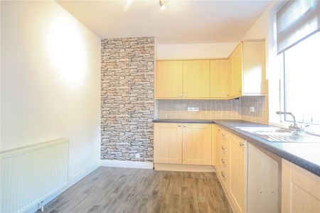 2 bedroom end of terrace house to rent - Photo 2