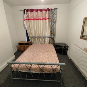 Room in a Shared House, Springfield Drive, IG2 - Photo 2