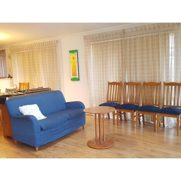 HUGE & MODERN HOUSE. OPPOSITE PARK. CLOSE TO ALL AMENITIES. BONUS FURNITURE. - Photo 1