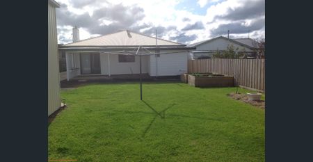 NEATLY PRESENTED 3 BEDROOM HOME SOUTH PORTLAND - Photo 3