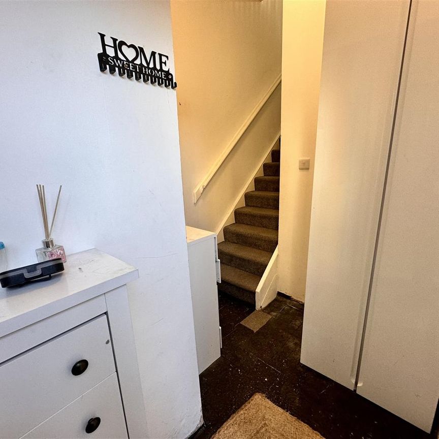 Bilton Road, Greenford - Photo 1