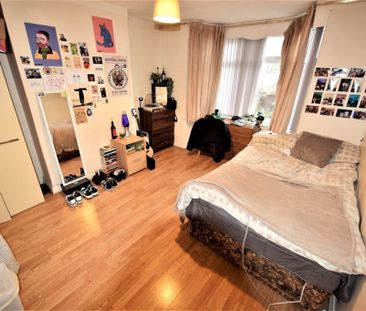 3 bedroom House in Brudenell Road, Leeds - Photo 1