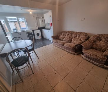 5 Bed Student Accommodation - Photo 1