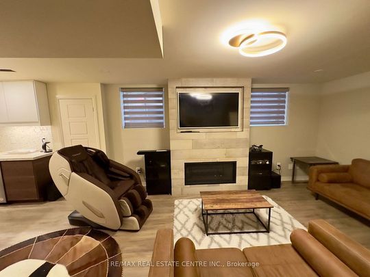 For Lease - 271 Sixteen Mile Drive, Oakville, Ontario - Photo 1