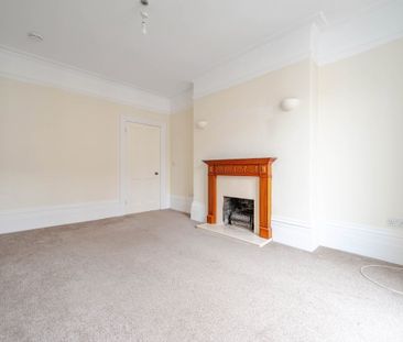 5 bedroom end of terrace house to rent - Photo 1