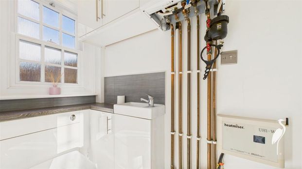 3 bedroom semi-detached house to rent - Photo 1