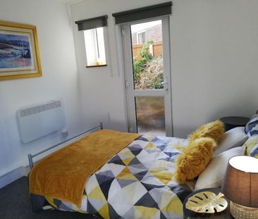 2 bedroom flat to rent - Photo 2