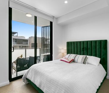 Stylish, Sun Filled Apartment in an Ultra Convenient Location - Photo 2