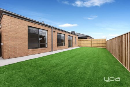 4-Bedroom Family Home with Modern Luxuries - Photo 5