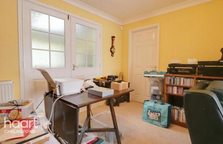 4 bedroom detached house to rent - Photo 2