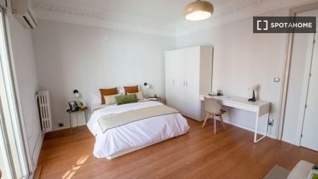 barcelona, Catalonia 08006 - Photo 5