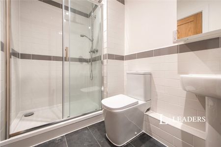 2 bedroom apartment to rent Commercial Road, Portsmouth, Hampshire, PO1 - Photo 5