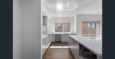 Impressive Family Home in Aurora Estate - Photo 4