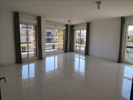 Location Appartement 4 pièces 122m² - Photo 2