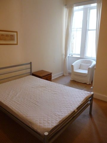 2 Bed Flat, Dickson Street, EH6 - Photo 2