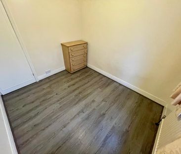 4 bedroom semi-detached house to rent - Photo 5