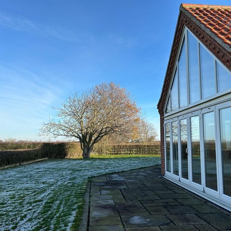 4 bedroom detached house to rent - Photo 1