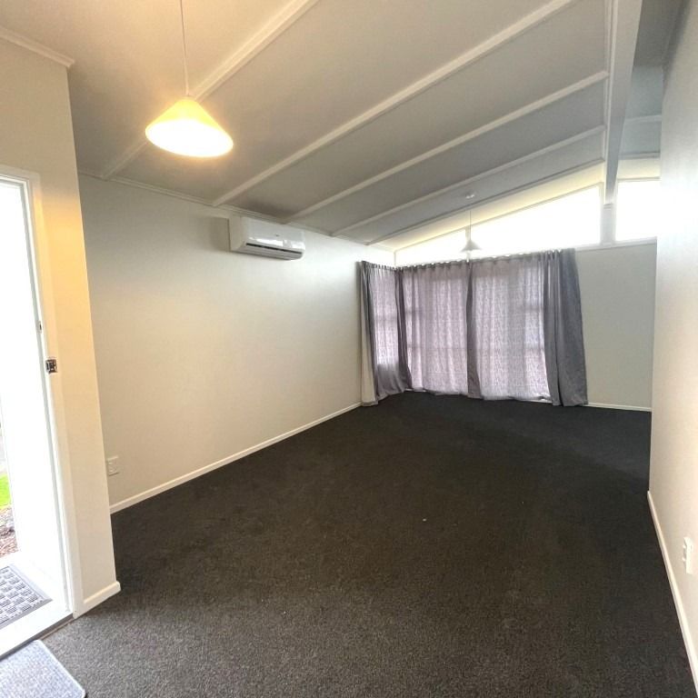 MANUREWA, 3 BEDROOMS - Photo 1