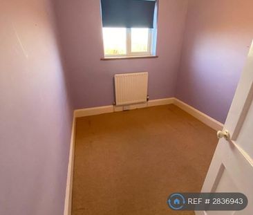 3 bedroom end of terrace house to rent - Photo 1