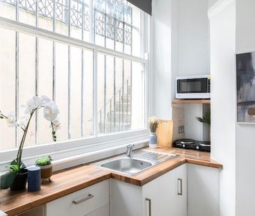 Studio Flat, Castletown Road, W14 - Photo 1