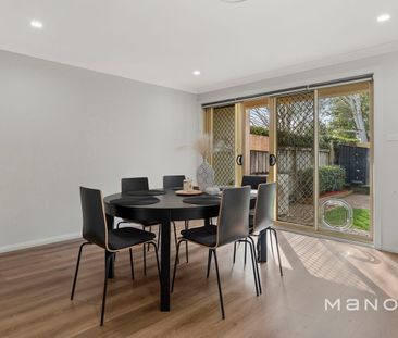 Beautifully Renovated Townhouse Offering Space, Privacy & Effortles... - Photo 4