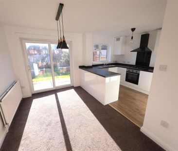 3 bedroom detached house to rent - Photo 5