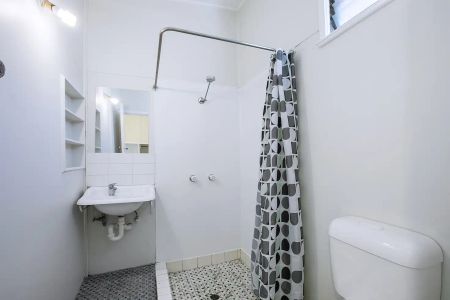 “Light-Filled 1-Bedroom Unit in Prime Location” - Photo 4