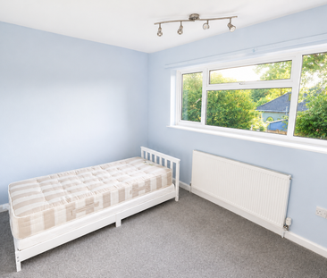 3 bedroom end of terrace house to rent - Photo 2