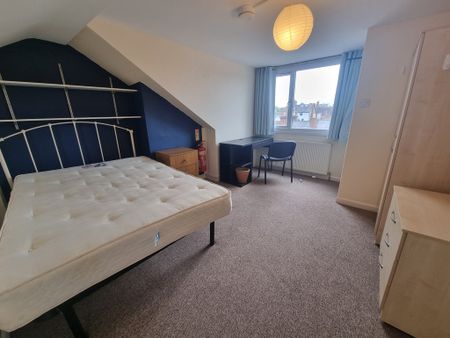 5 Bed Student Accommodation - Photo 5