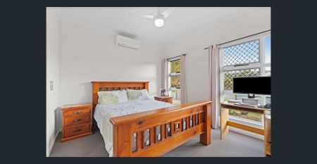 Spacious Contemporary Home - Photo 5