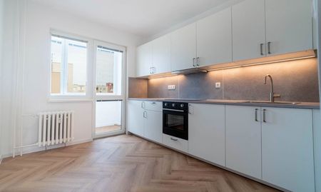 Prenájom 3-izbového bytu 76 m² po kompletnej rekonštrukcii – Nám. priateľstva, Dunajská Streda - Photo 3