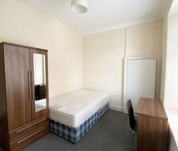 3 bedroom flat to rent - Photo 2